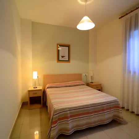 For Six People With Swimming Pool Apartamento *